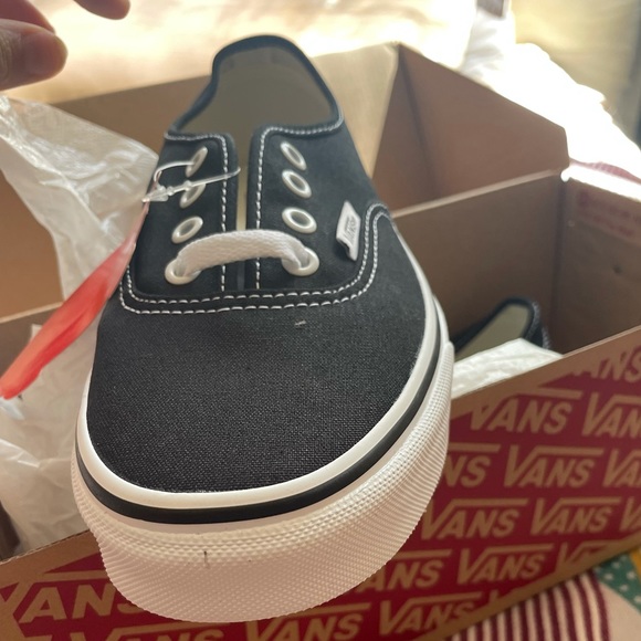 NWB Black Vans Core Classics W 7.5/ M 6.0. - Picture 5 of 7